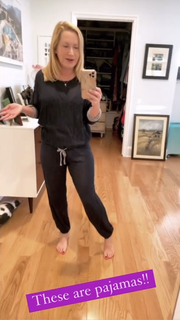 Angela Kinsey feet photo thumbnail