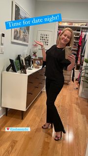 Angela Kinsey feet photo thumbnail