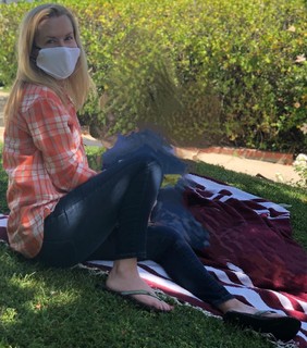 Angela Kinsey feet photo thumbnail