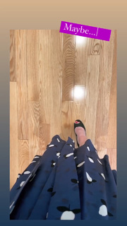 Angela Kinsey feet photo thumbnail
