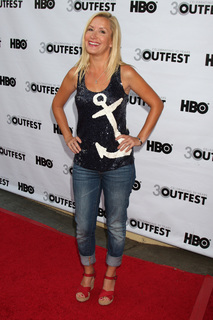 Angela Kinsey feet photo thumbnail