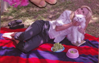 Angela Kinsey feet photo thumbnail