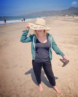 Angela Kinsey feet photo thumbnail