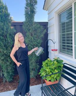 Angela Kinsey feet photo thumbnail