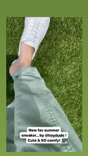 Angela Kinsey feet photo thumbnail