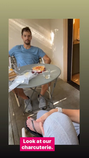Angela Kinsey feet photo thumbnail