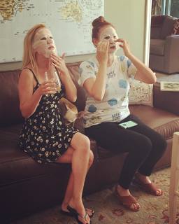 Angela Kinsey feet photo thumbnail