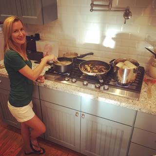 Angela Kinsey feet photo thumbnail