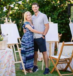 Angela Kinsey feet photo thumbnail