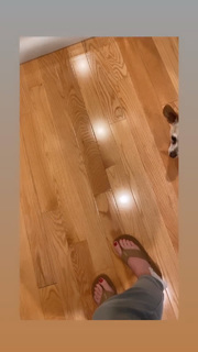 Angela Kinsey feet photo thumbnail