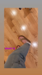 Angela Kinsey feet photo thumbnail