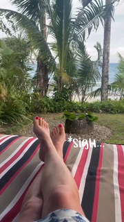 Angela Kinsey feet photo thumbnail