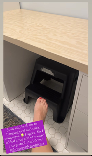Angela Kinsey feet photo thumbnail
