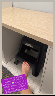 Angela Kinsey feet photo thumbnail