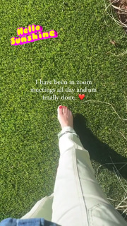 Angela Kinsey feet photo thumbnail