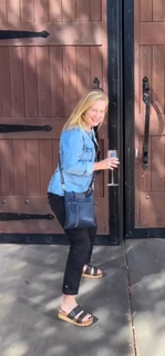 Angela Kinsey feet photo thumbnail