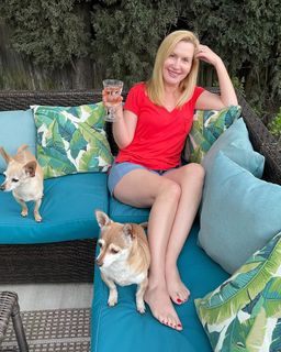 Angela Kinsey feet photo thumbnail