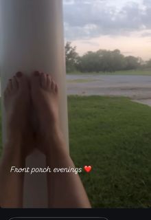Angela Kinsey feet photo thumbnail
