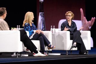 Angela Kinsey feet photo thumbnail