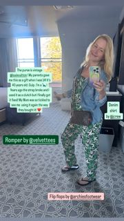 Angela Kinsey feet photo thumbnail