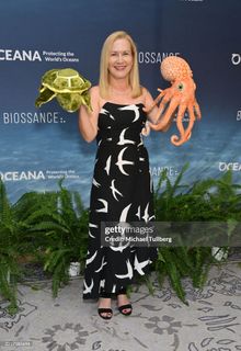 Angela Kinsey feet photo thumbnail