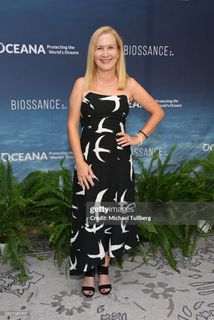 Angela Kinsey feet photo thumbnail