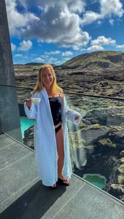 Angela Kinsey feet photo thumbnail