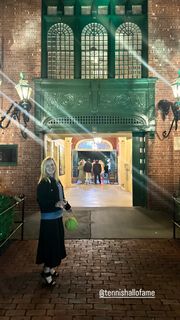 Angela Kinsey feet photo thumbnail