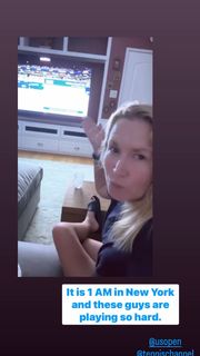 Angela Kinsey feet photo thumbnail