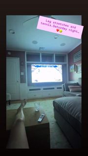 Angela Kinsey feet photo thumbnail