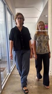 Angela Kinsey feet photo thumbnail