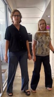 Angela Kinsey feet photo thumbnail