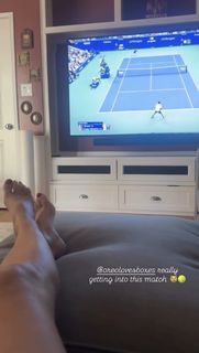 Angela Kinsey feet photo thumbnail