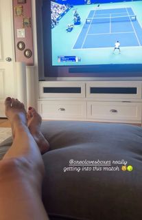 Angela Kinsey feet photo thumbnail