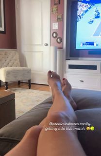 Angela Kinsey feet photo thumbnail
