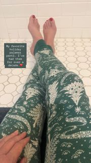 Angela Kinsey feet photo 8