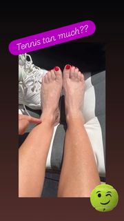 Angela Kinsey feet photo 12