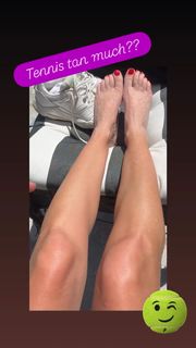 Angela Kinsey feet photo 11