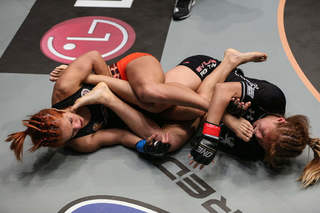 Angela Lee feet photo 3