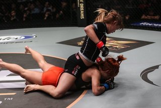 Angela Lee feet photo 20