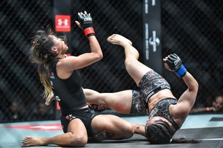 Angela Lee feet photo 15
