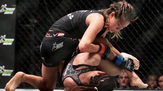 Angela Lee feet photo 3