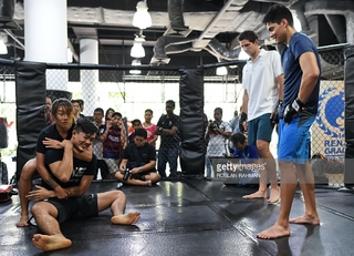 Angela Lee feet photo 11