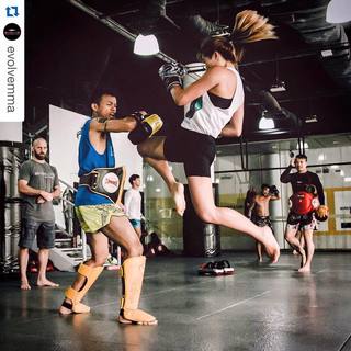 Angela Lee feet photo 4