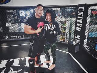 Angela Lee feet photo 9