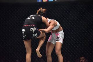 Angela Lee feet photo 4