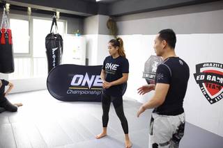 Angela Lee feet photo 20