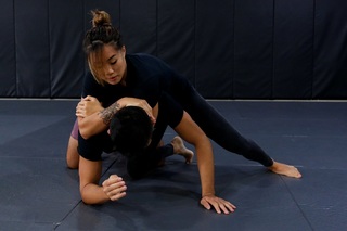 Angela Lee feet photo 7