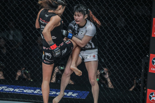 Angela Lee feet photo 5