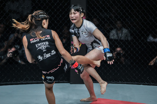 Angela Lee feet photo 4